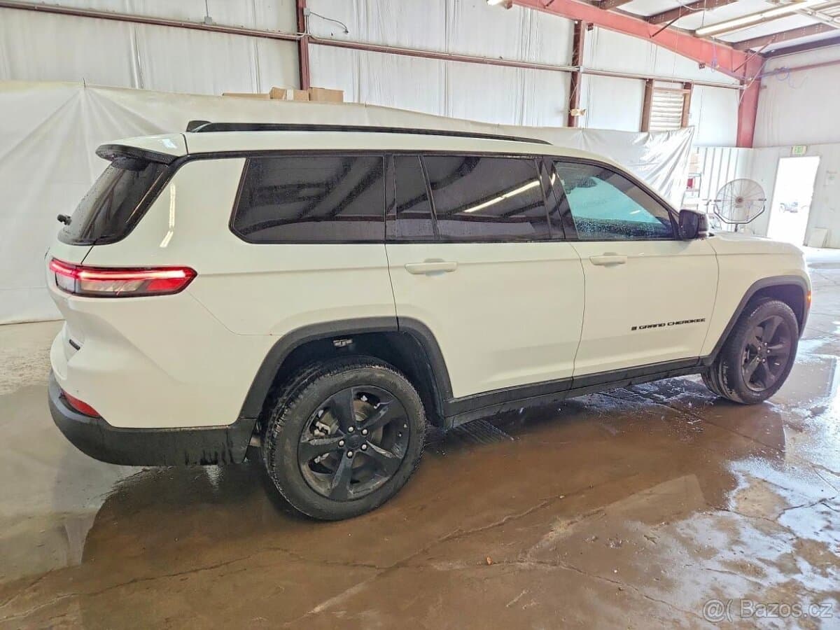 2025 Jeep CHEROKEE - 3