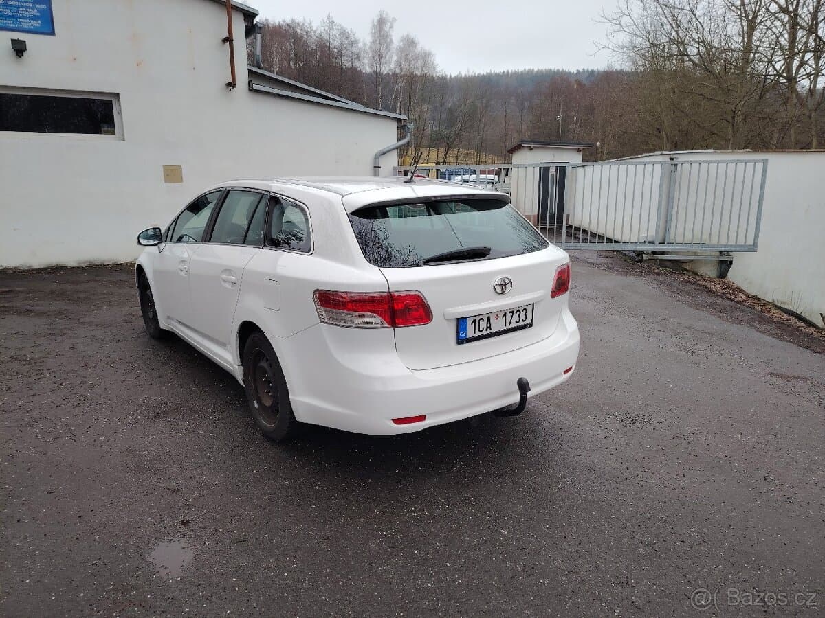 2011 Toyota AVENSIS - 3