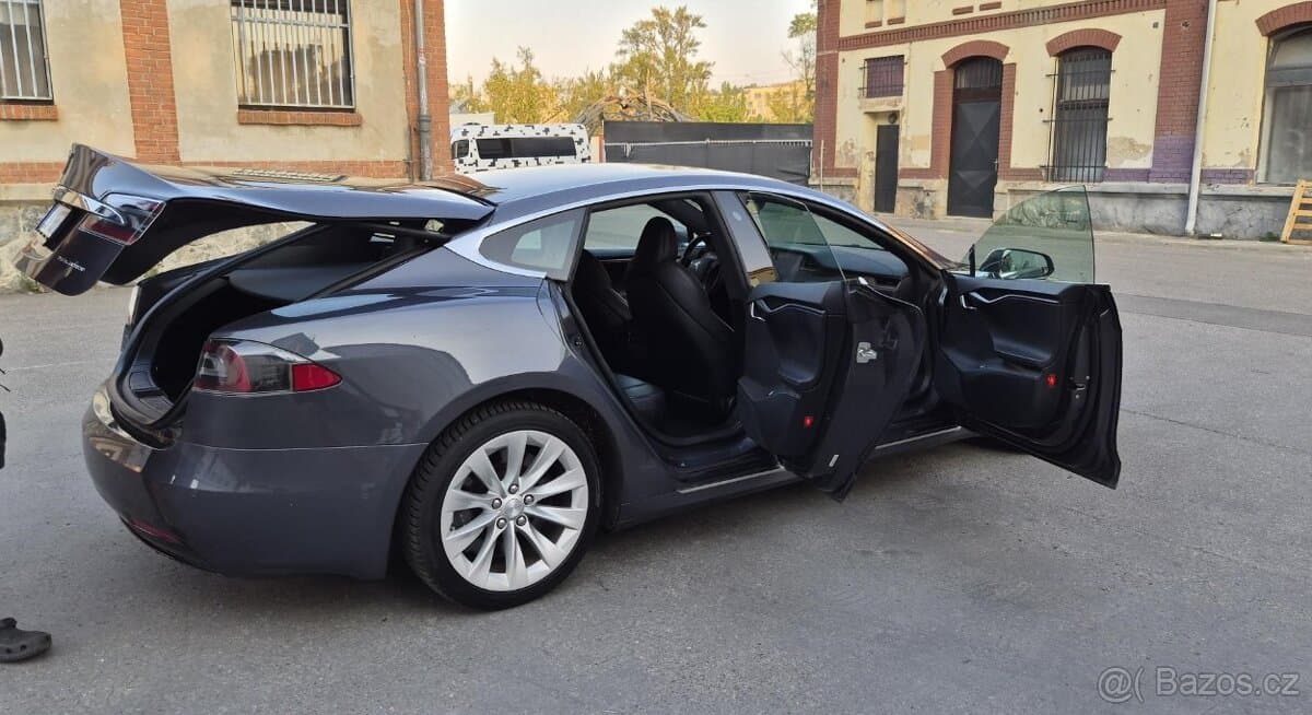 2020 Tesla MODEL S - 3