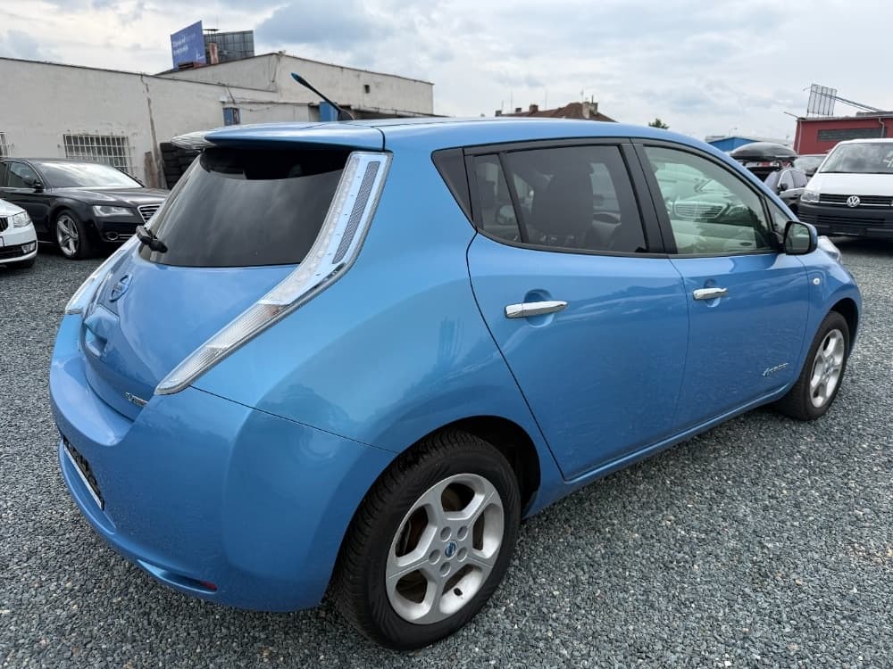 2011 Nissan LEAF - 3