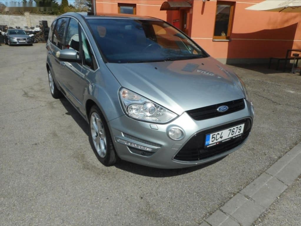 2010 Ford S-MAX - 3
