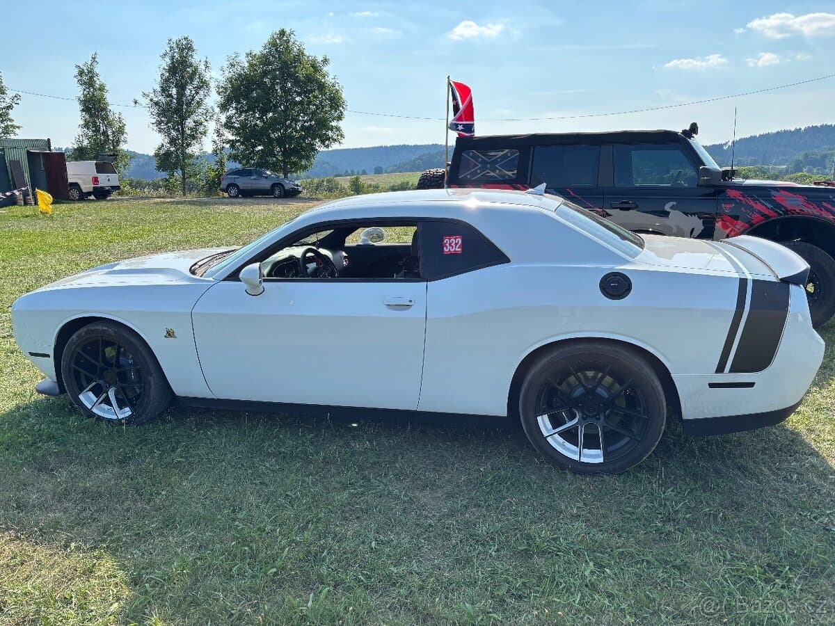 2016 Dodge CHALLENGER - 3