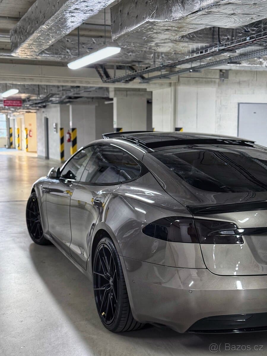 Tesla MODEL S - 3