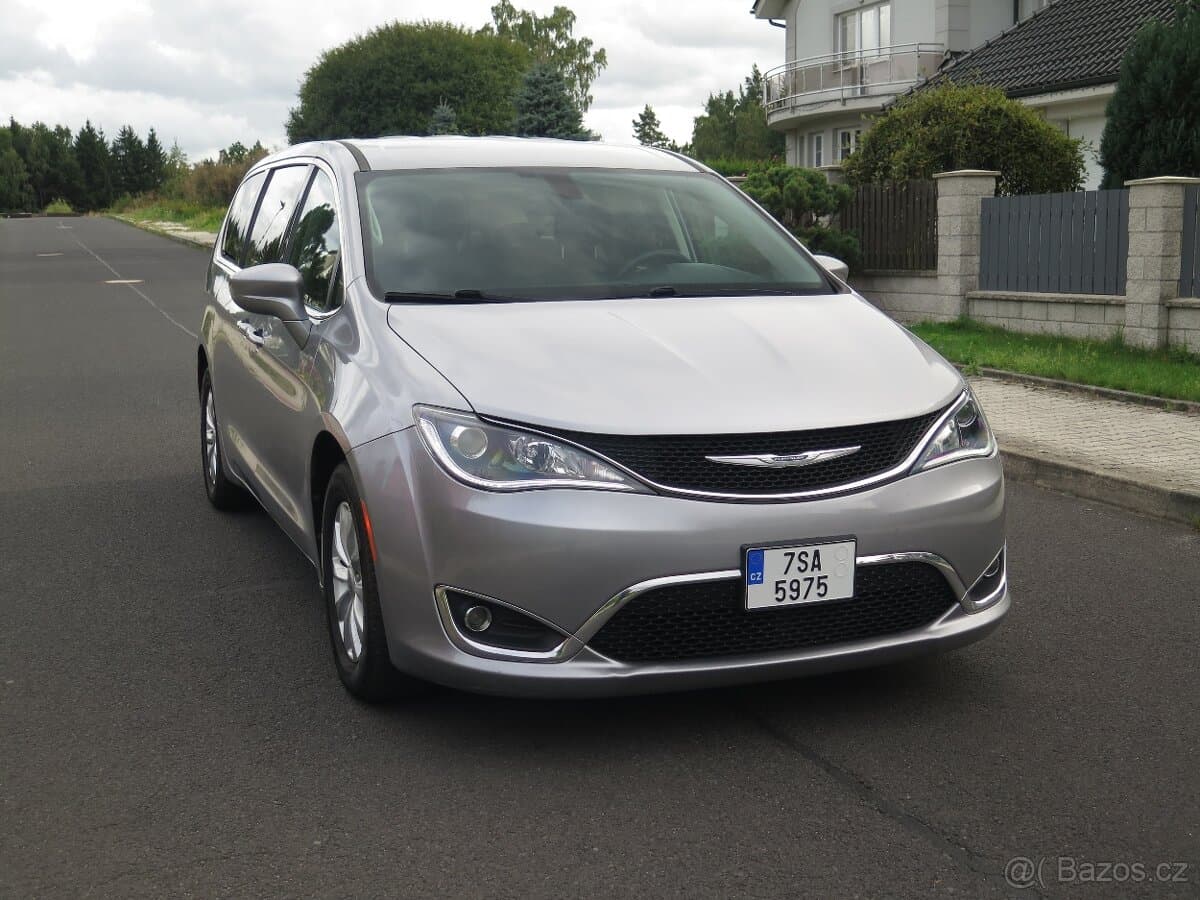 2018 Chrysler PACIFICA - 3