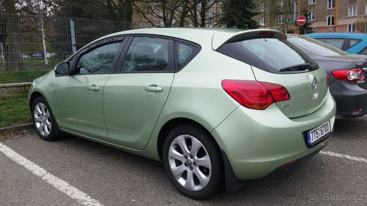 2012 Opel ASTRA - 3