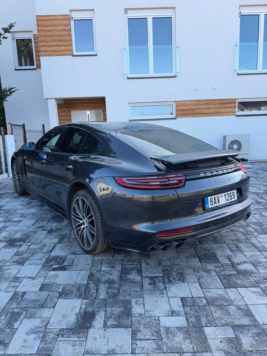 2018 Porsche PANAMERA - 3