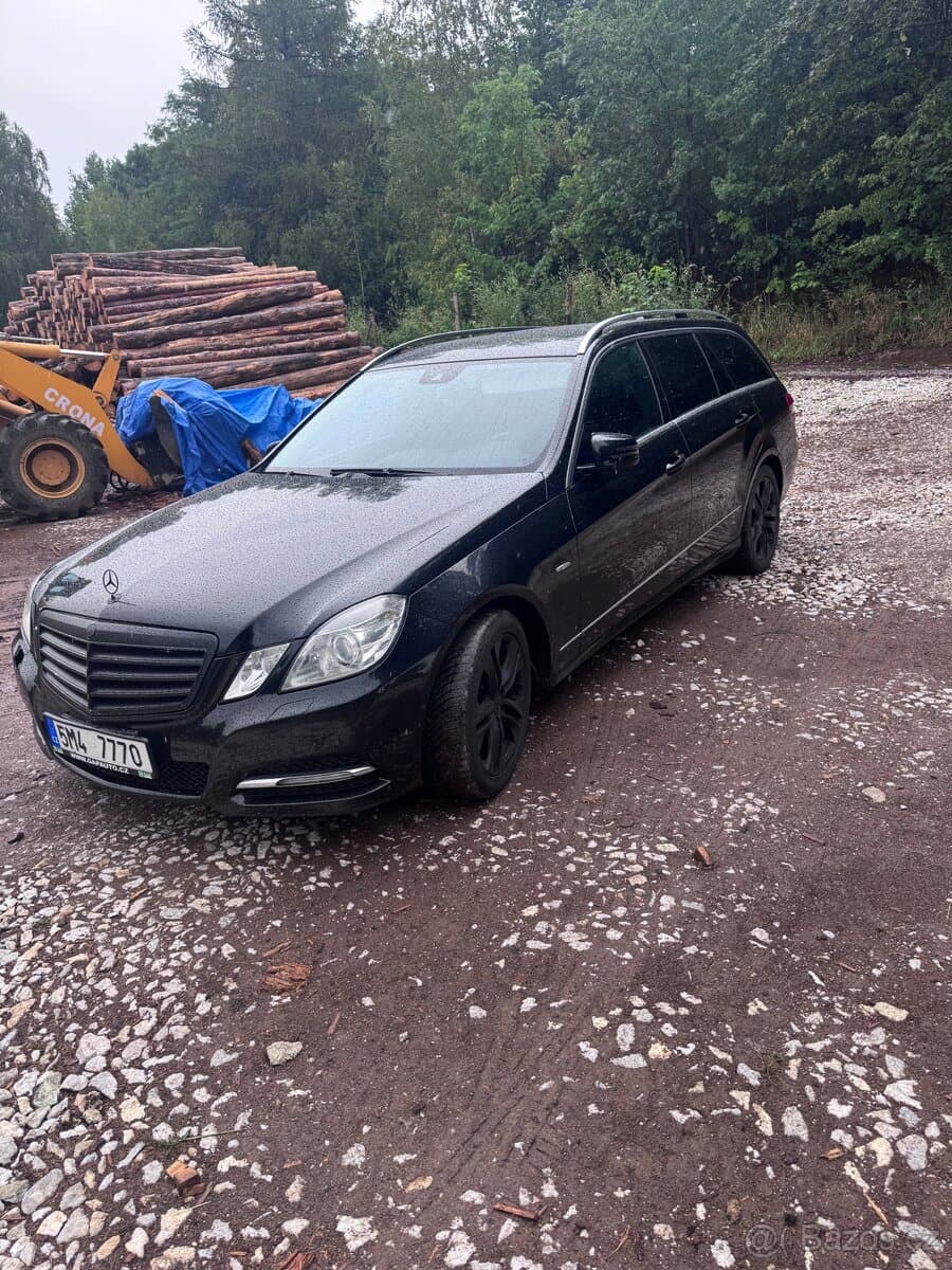 2011 Mercedes-Benz E-CLASS - 3