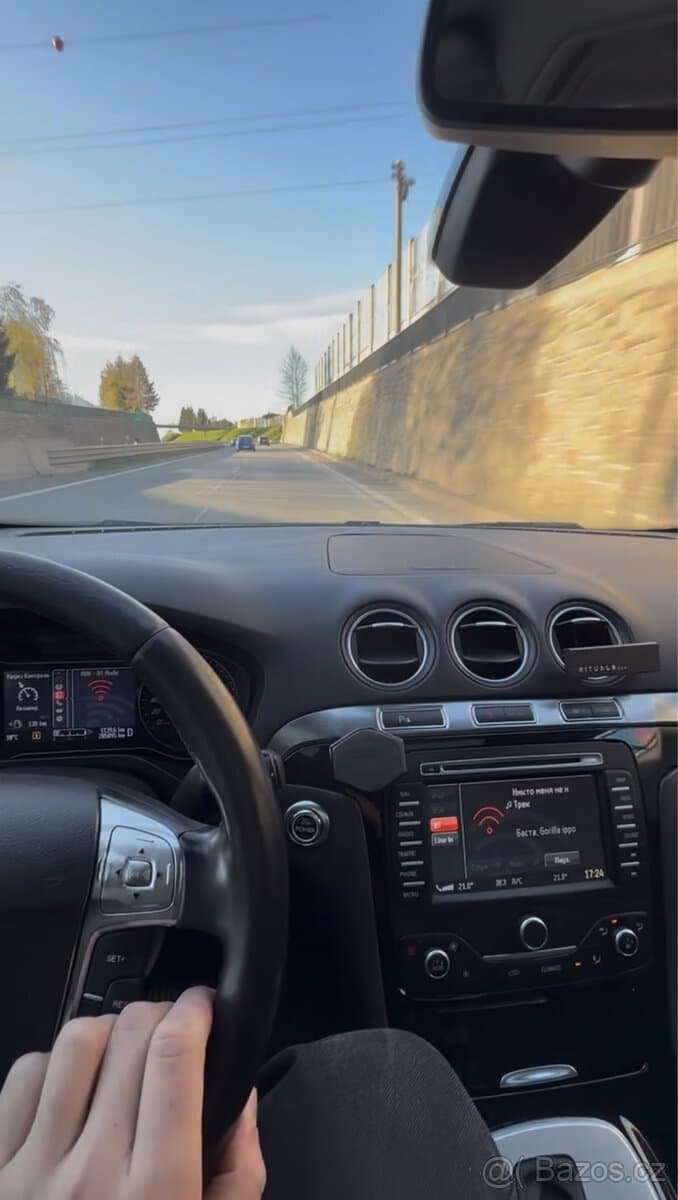 2011 Ford S-MAX - 3