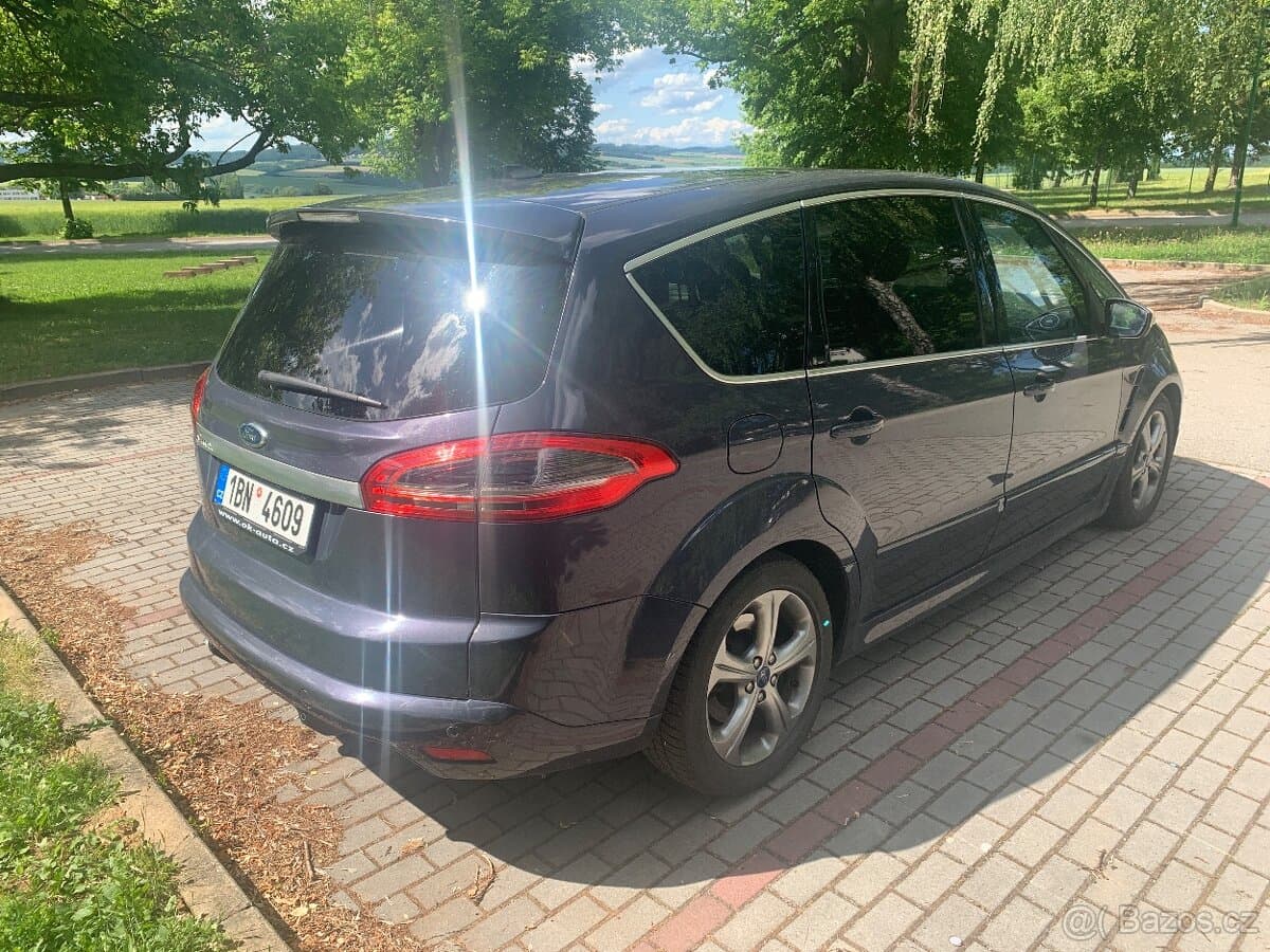 2011 Ford S-MAX - 3