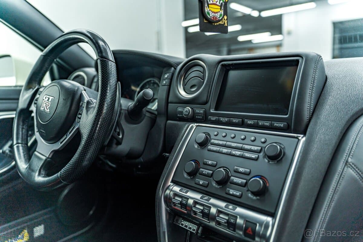 2008 Nissan GT-R - 3