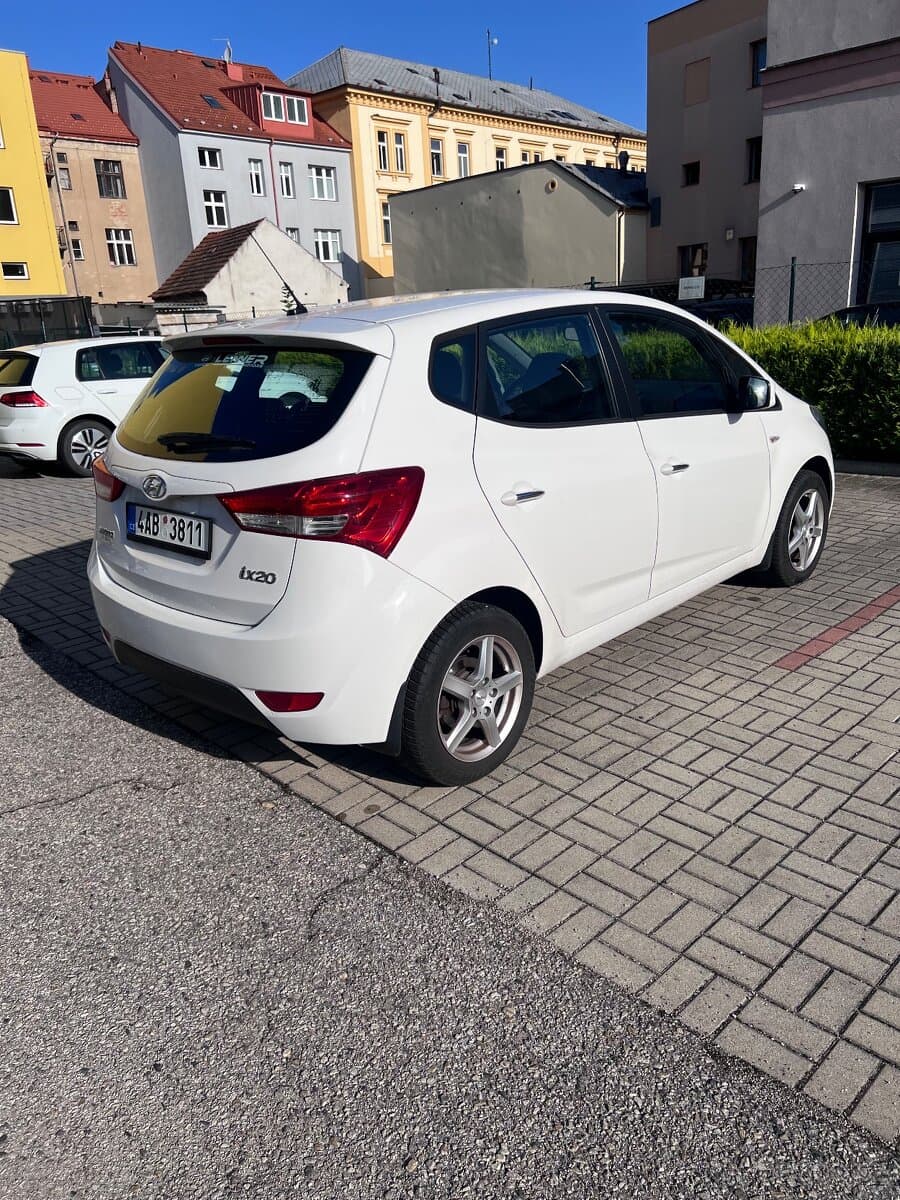 Hyundai ix20 - 3