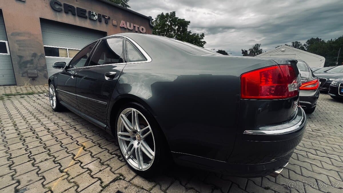 2008 Audi S8 - 3