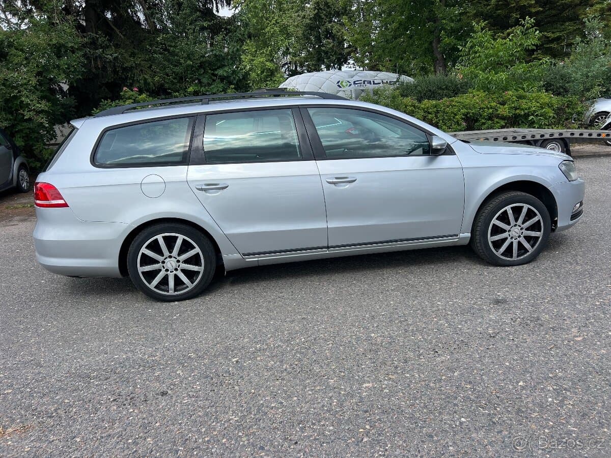 2011 Volkswagen PASSAT - 3