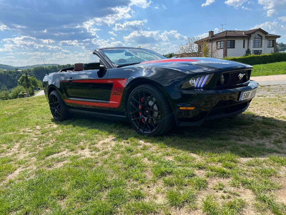 2012 Ford MUSTANG - 3