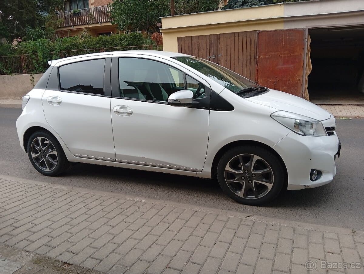 2013 Toyota YARIS - 3