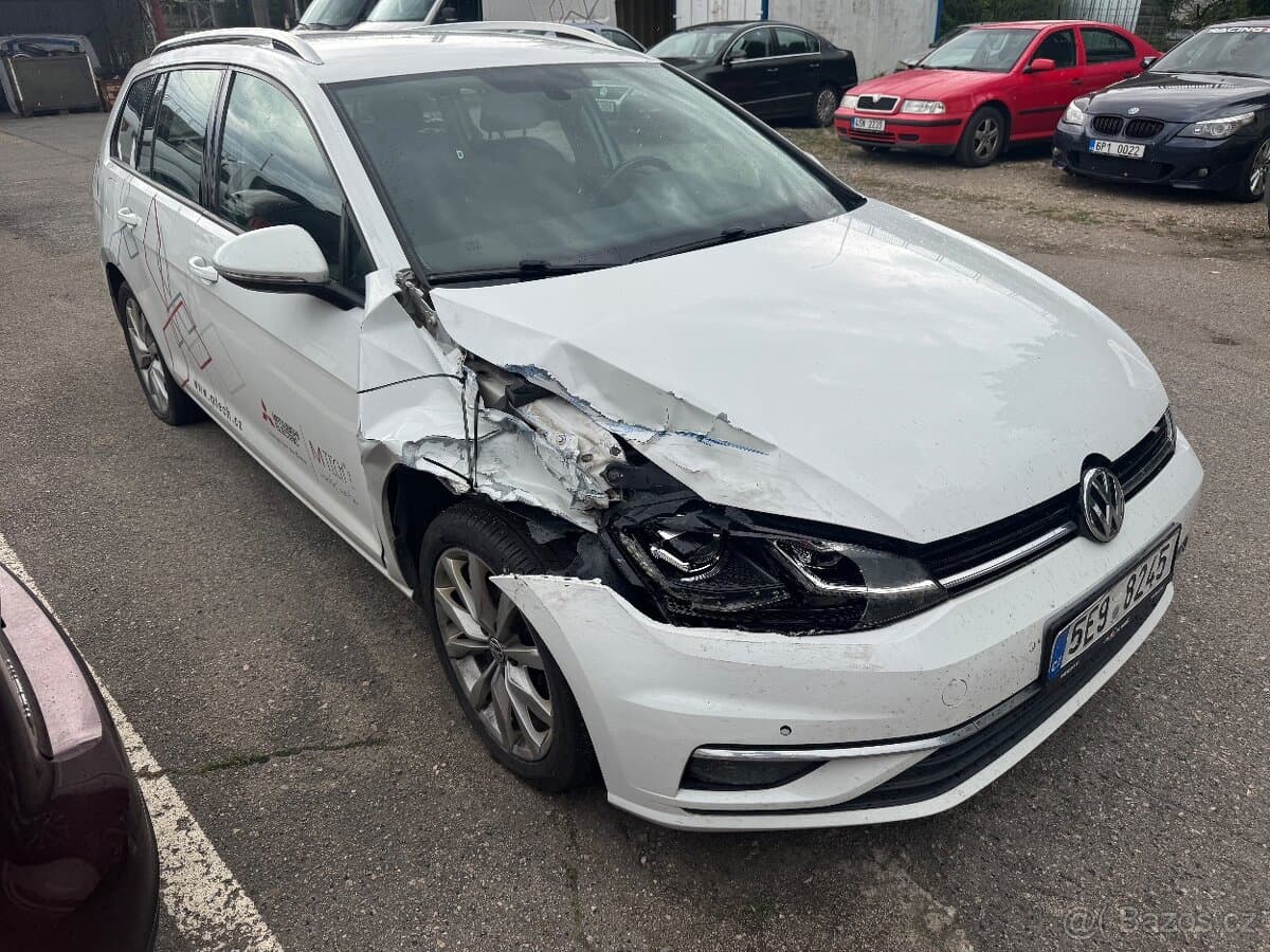 Volkswagen GOLF - 3