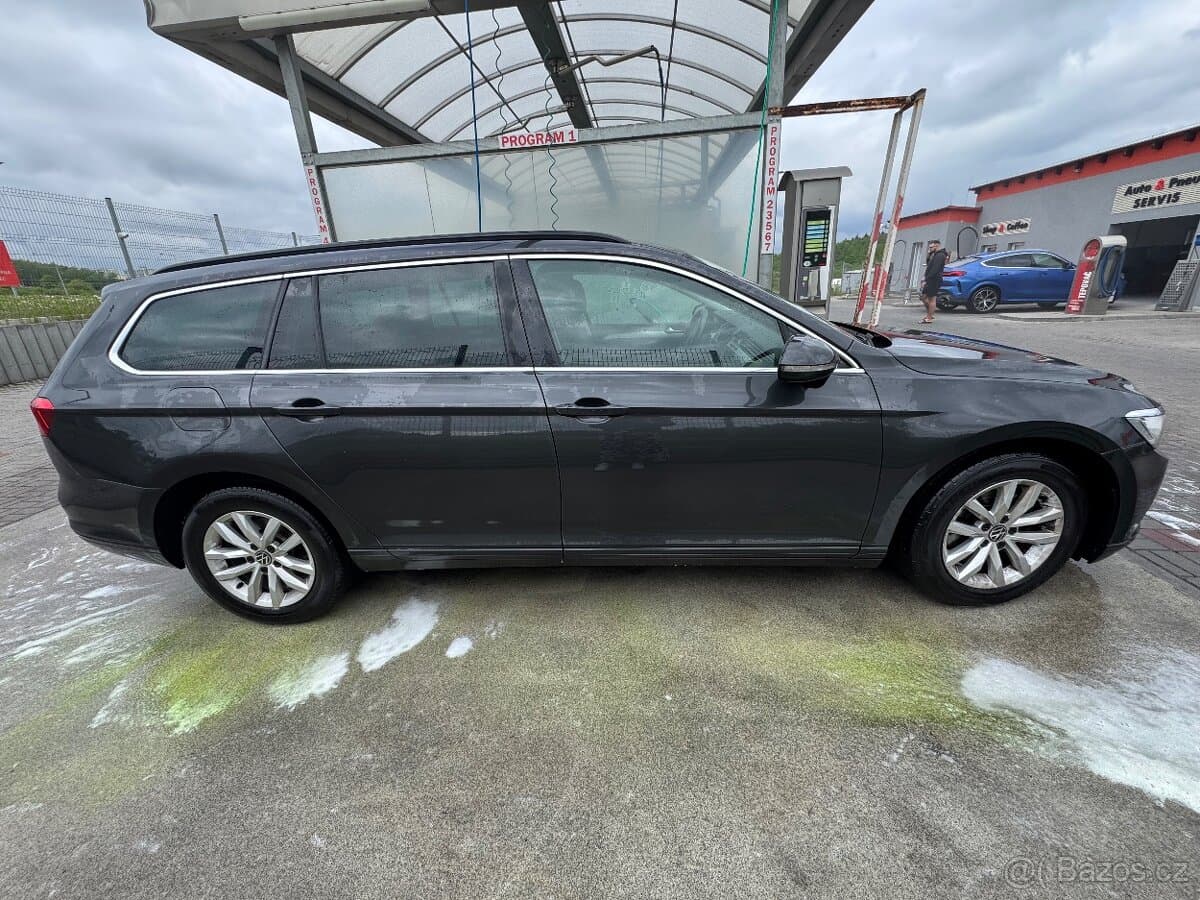 2018 Volkswagen PASSAT - 3