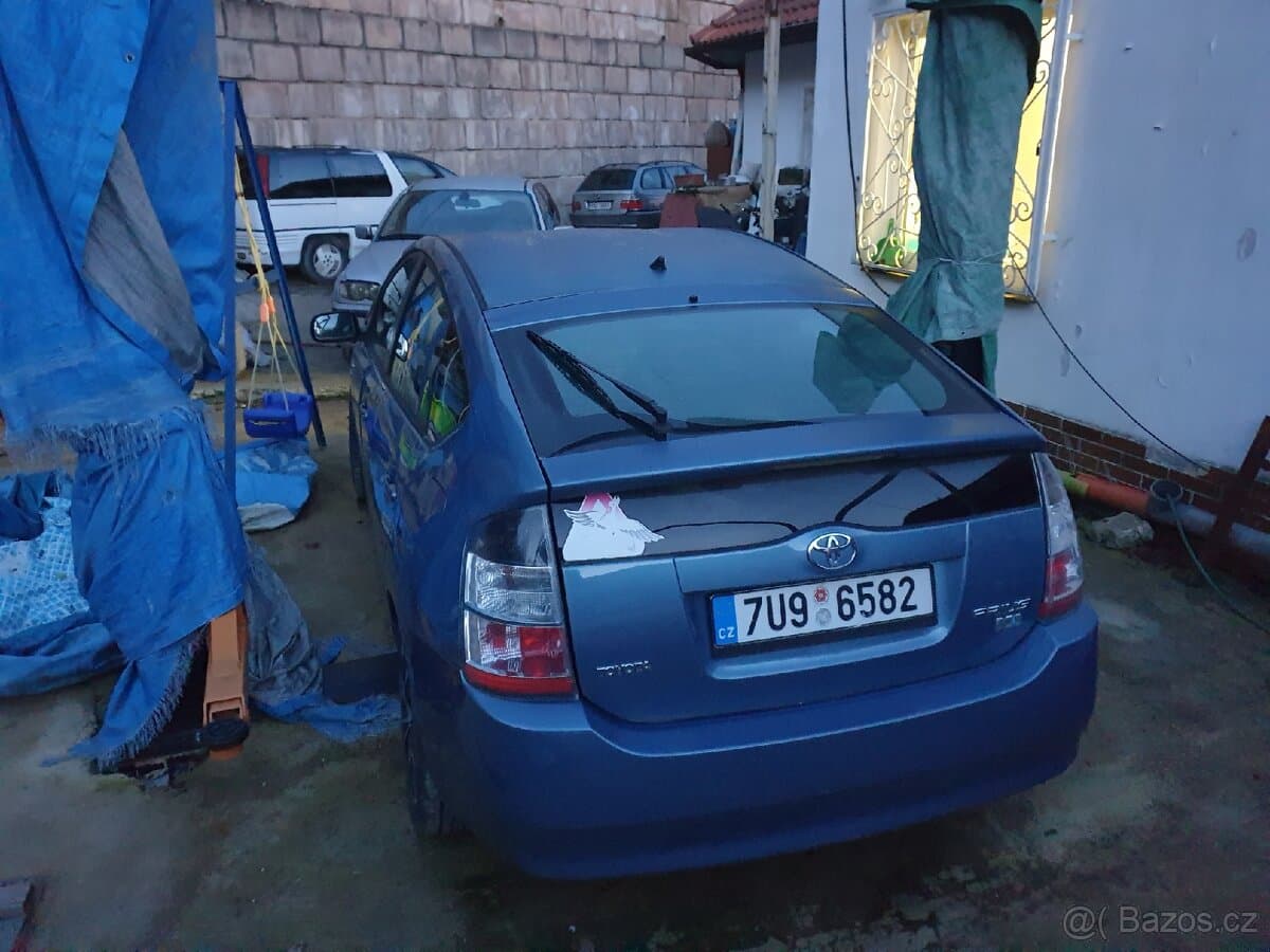Toyota PRIUS - 3