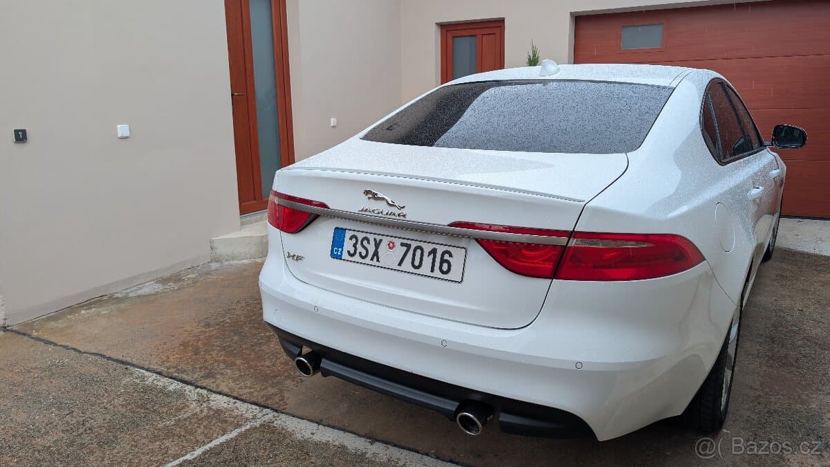 2017 Jaguar XF - 3