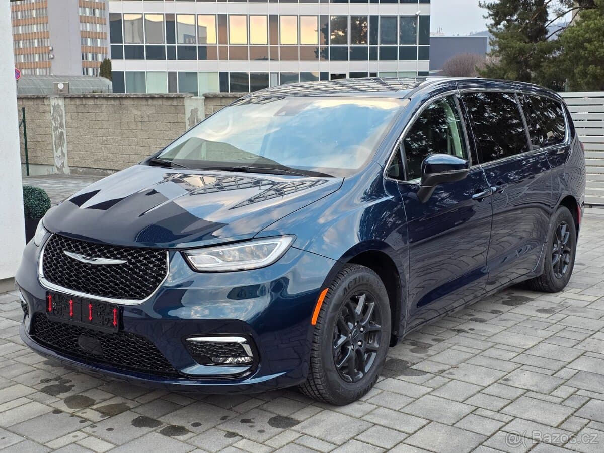 2023 Chrysler PACIFICA - 3