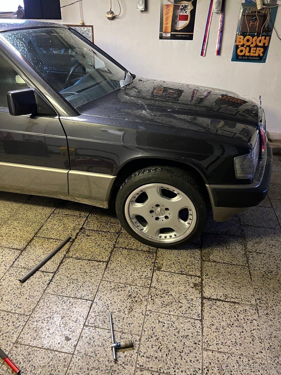 Mercedes-Benz 190 - 3
