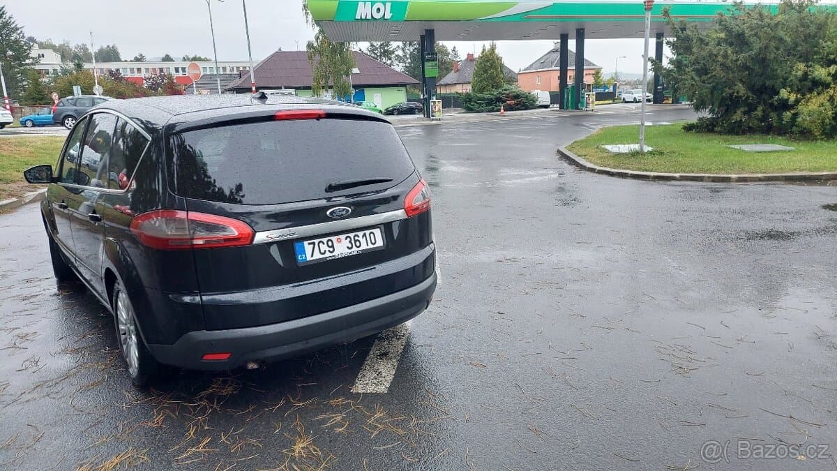 2011 Ford S-MAX - 3
