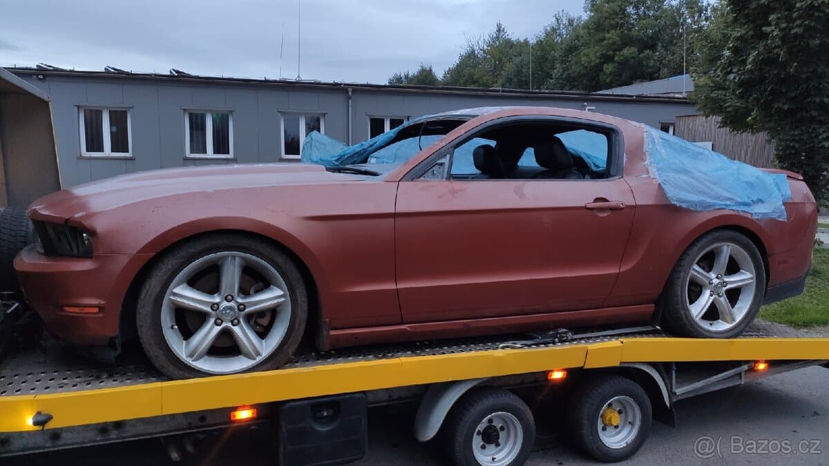 2011 Ford MUSTANG - 3