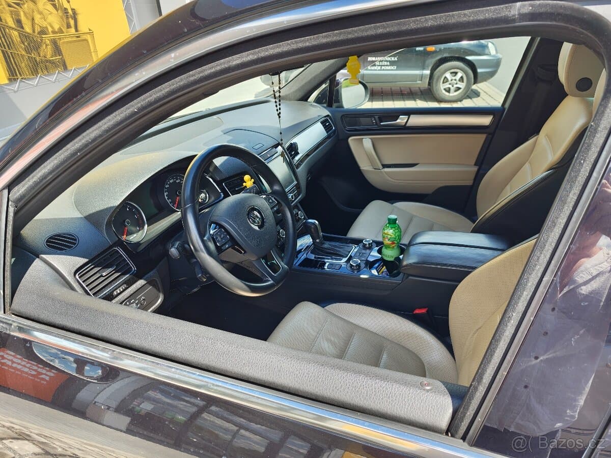 2010 Volkswagen TOUAREG - 3