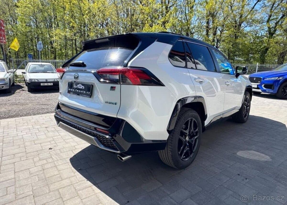 2024 Toyota RAV4 - 3