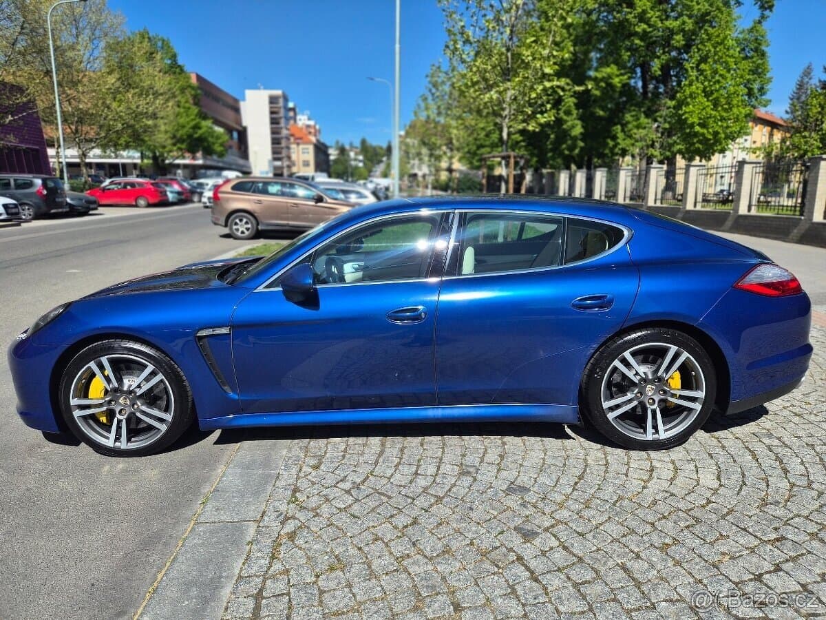 2011 Porsche PANAMERA - 3