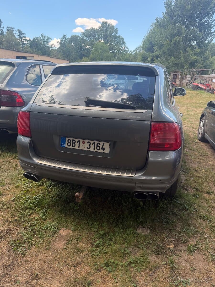 2004 Porsche CAYENNE - 3