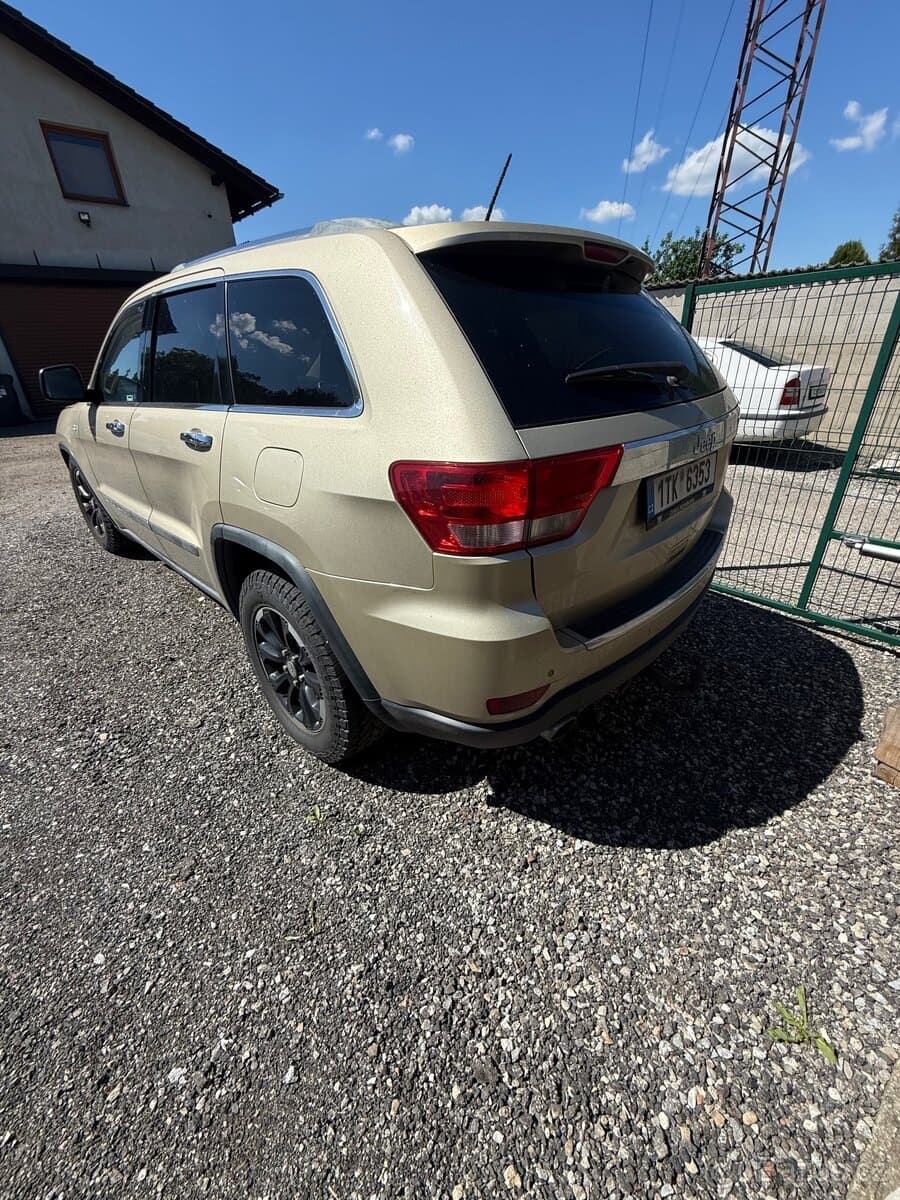 2011 Jeep CHEROKEE - 3
