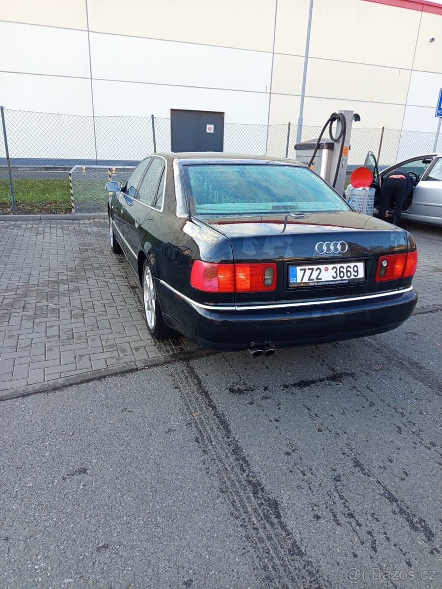 2000 Audi S8 - 3
