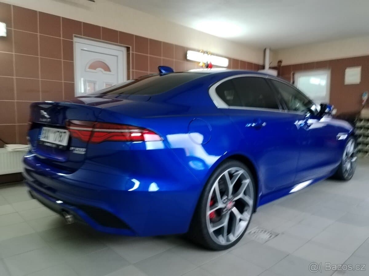2019 Jaguar XE - 3