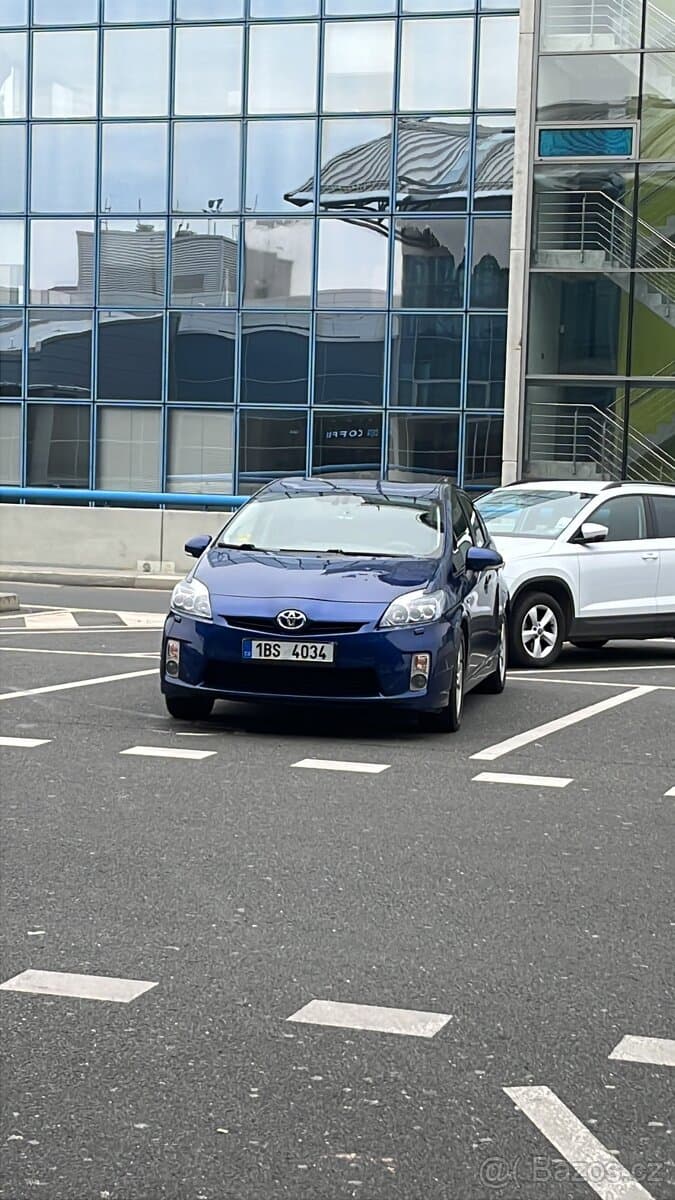 Toyota PRIUS - 3
