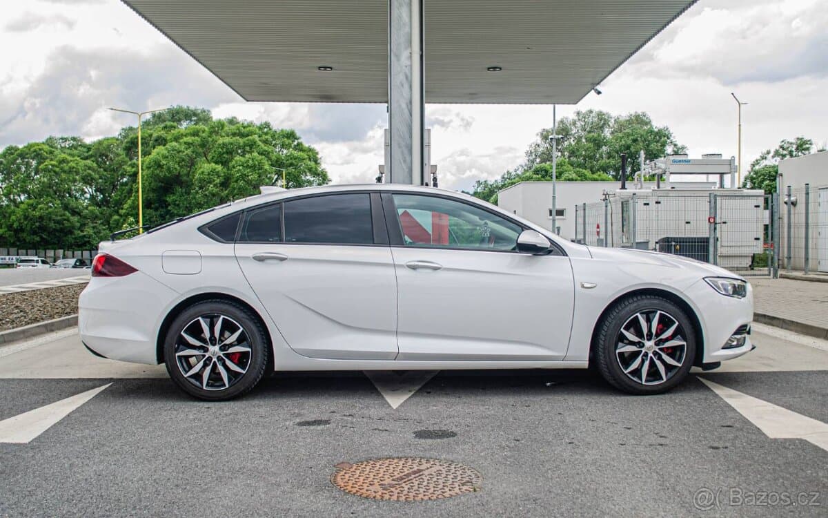 2017 Opel INSIGNIA - 3