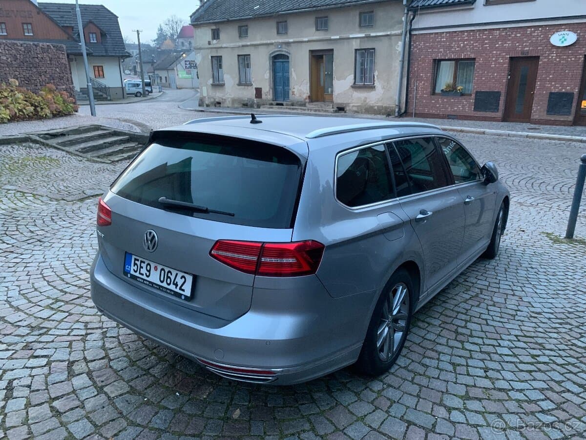 2018 Volkswagen PASSAT - 3