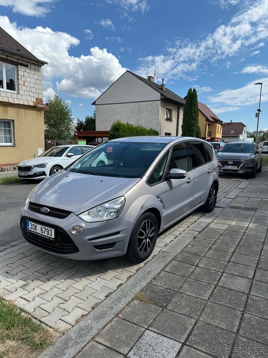 2011 Ford S-MAX - 3