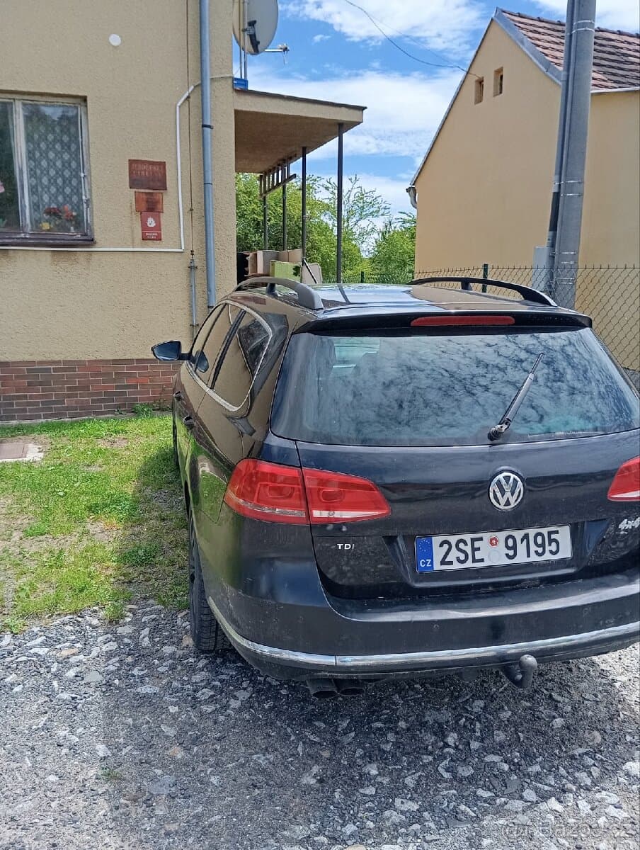 2011 Volkswagen PASSAT - 3