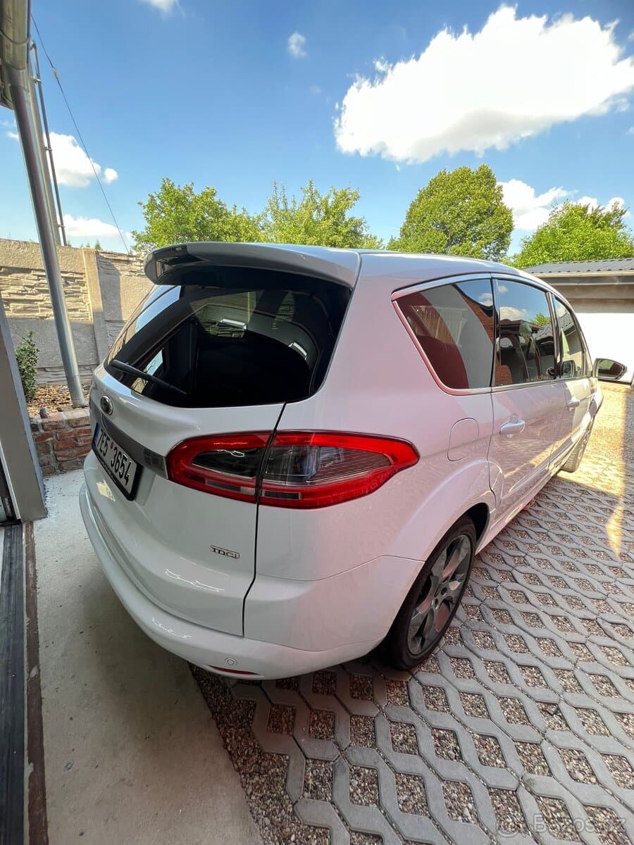 2011 Ford S-MAX - 3