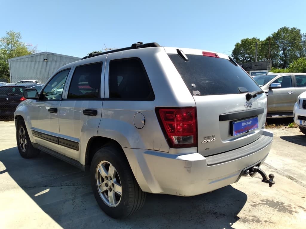 2004 Jeep CHEROKEE - 3