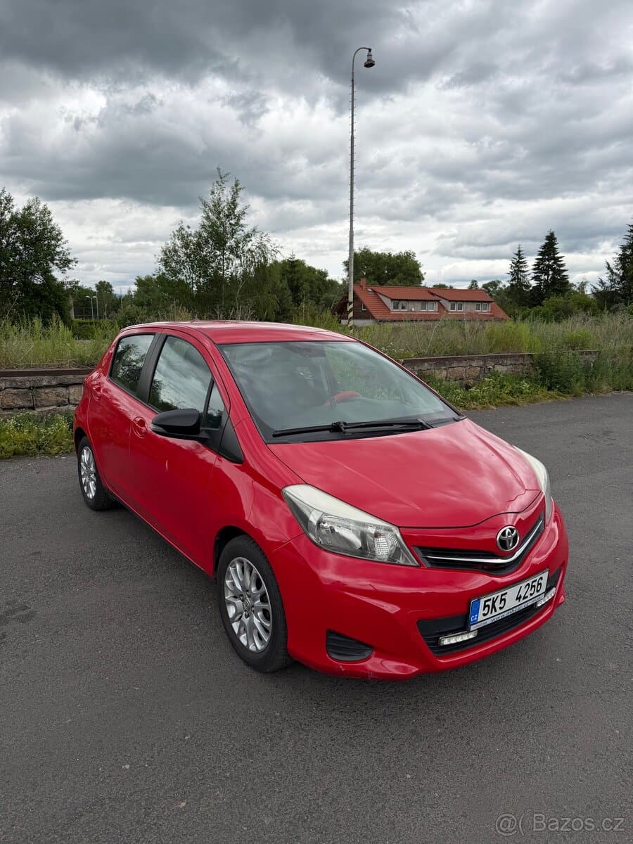 2011 Toyota YARIS - 3