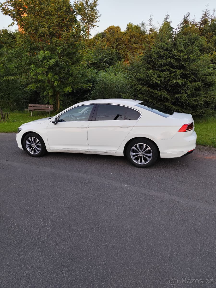 2019 Volkswagen PASSAT - 3