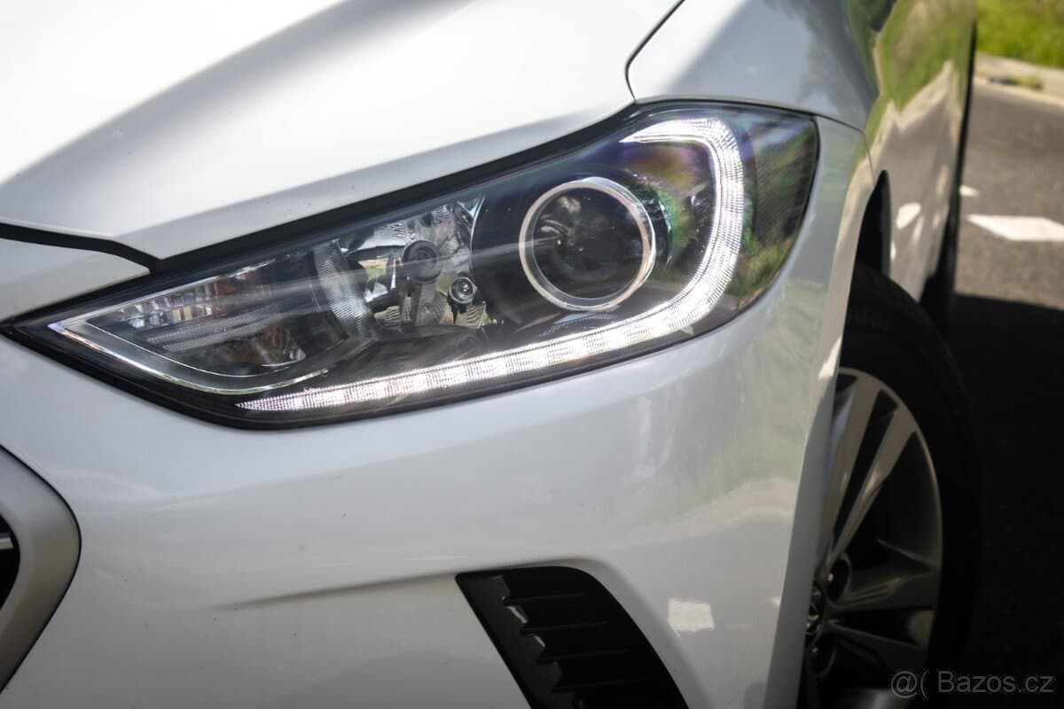 2017 Hyundai ELANTRA - 3