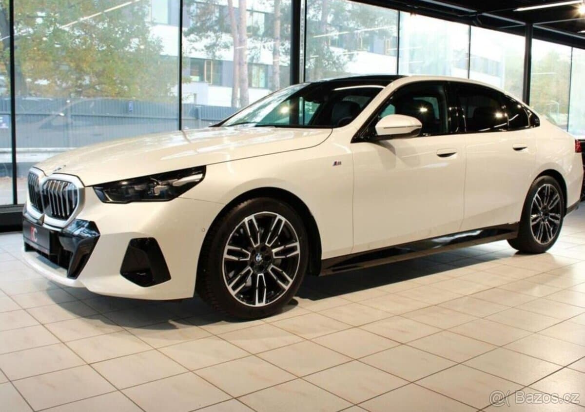 2025 BMW 5-SERIES - 3