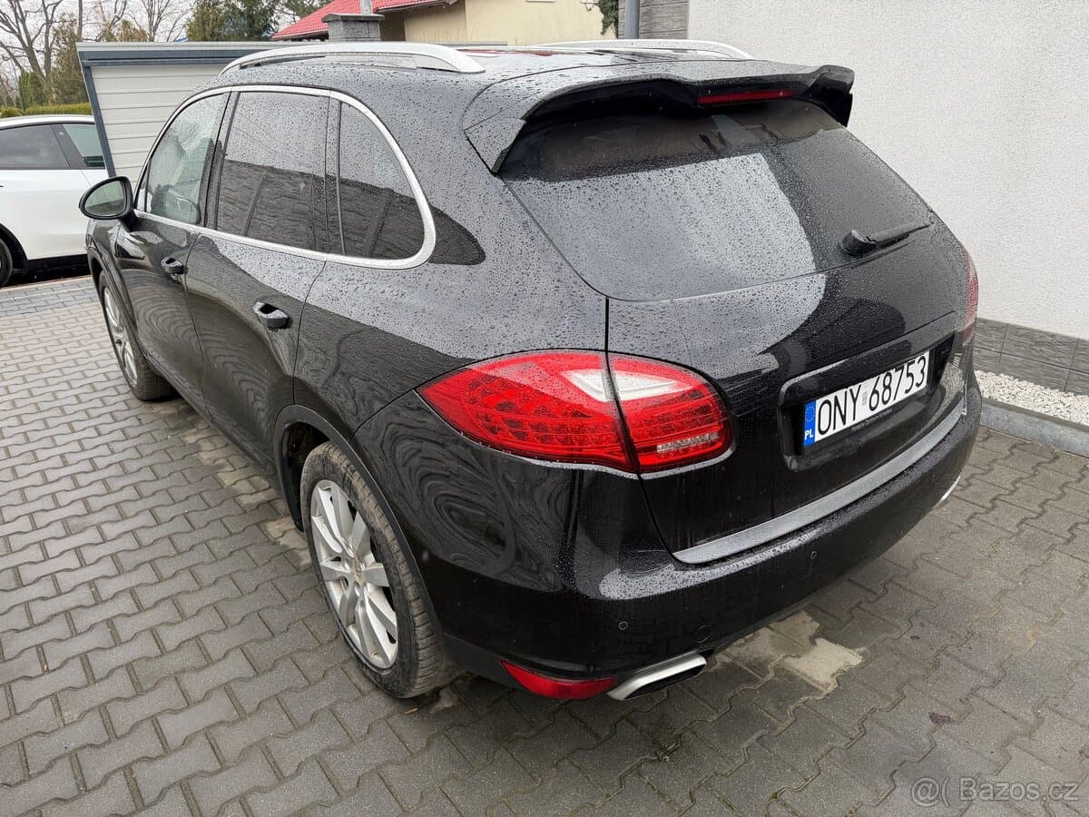 2011 Porsche CAYENNE - 3