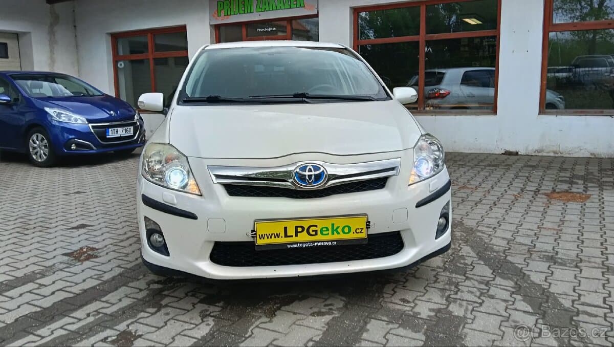 2011 Toyota AURIS - 3