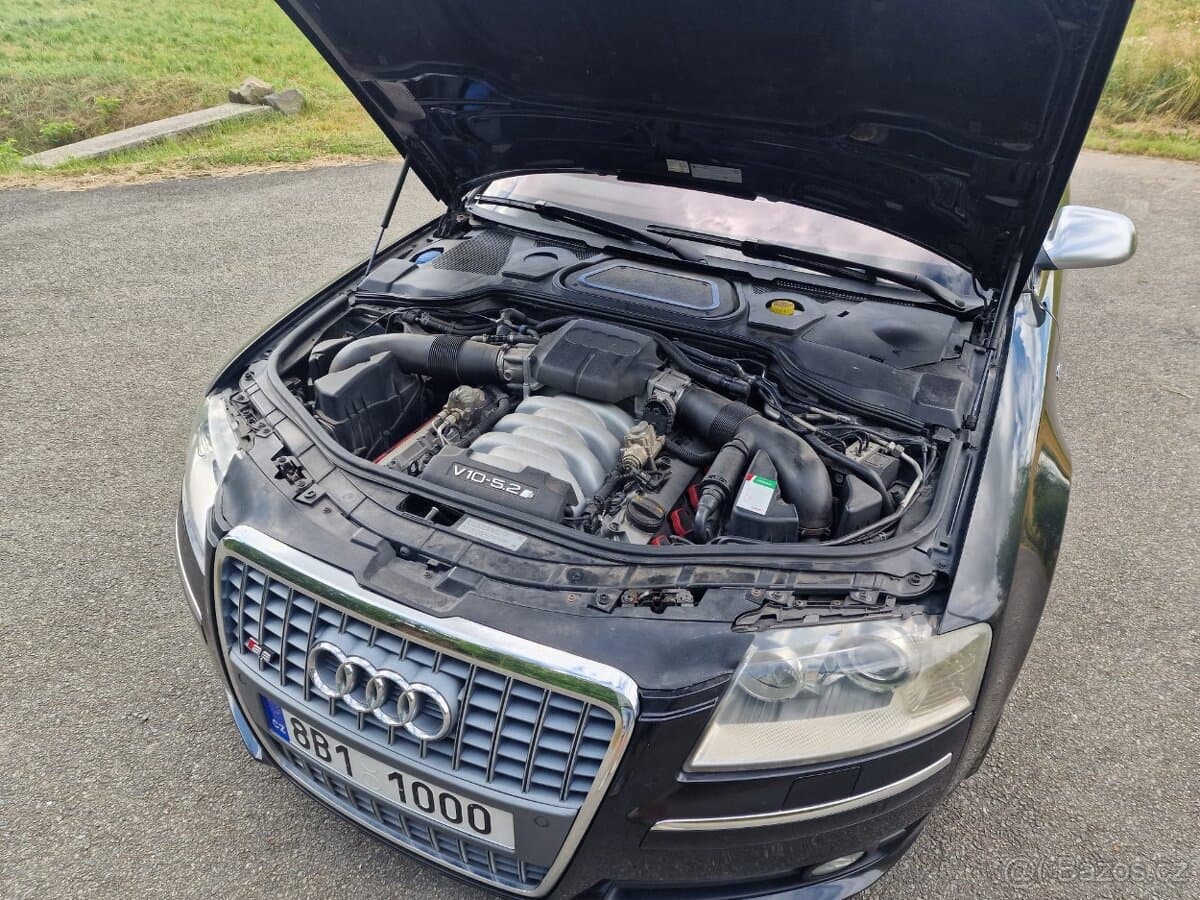 2006 Audi S8 - 3