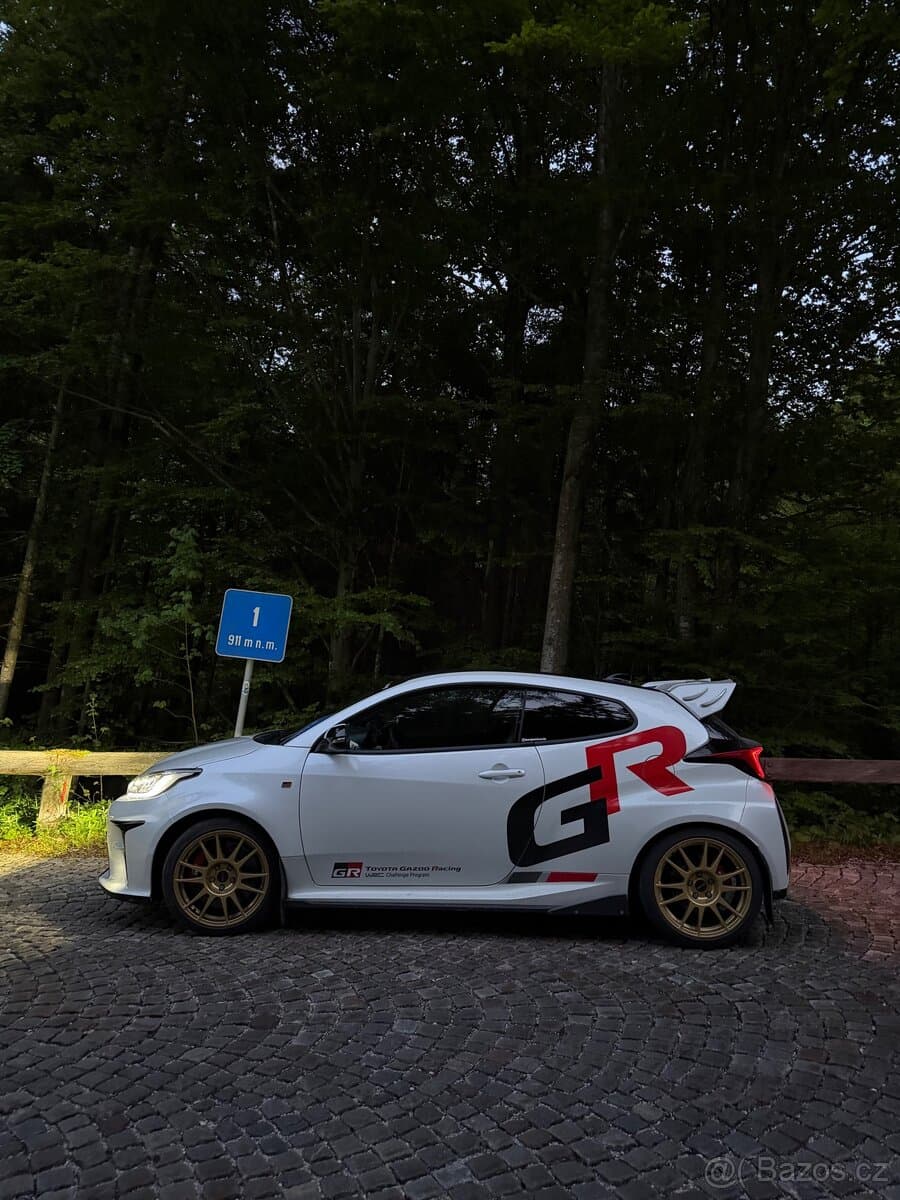 2021 Toyota YARIS - 3