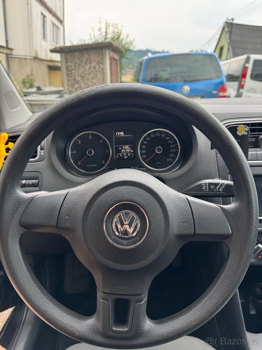 2011 Volkswagen POLO - 3
